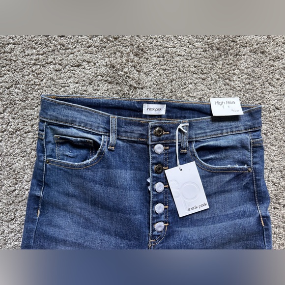 NWT Kancan high rise button front flare raw hem jeans - Picture 4 of 6